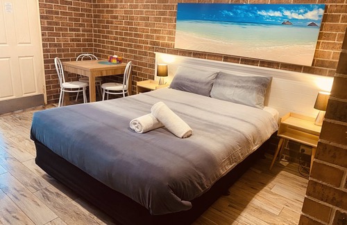 Long Jetty Hotel | Pet-Friendly Buccaneer Motel with Family Amenities Await