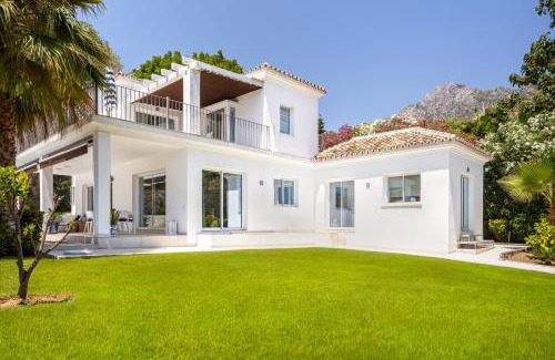 Marbella Villa | Relax at Buccara Casa Bruno with Oceanfront Amenities