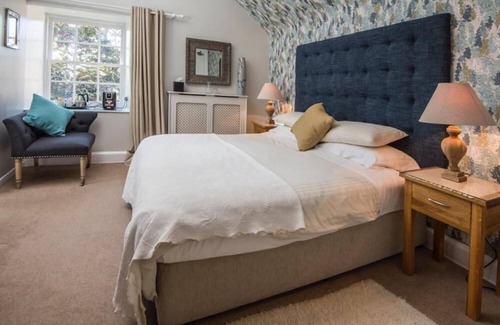 St Boswells Hotel | Inviting Buccleuch Arms: Family-Friendly Stay with Dining