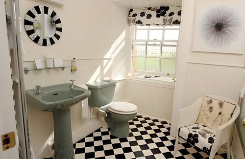 St Boswells Hotel | Inviting Buccleuch Arms: Family-Friendly Stay with Dining