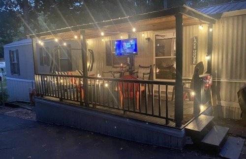 Springville House | Lakefront Buchanan Resort: Family Retreat with Breakfast