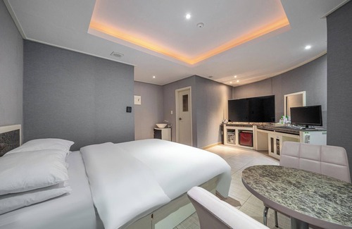 Sang-dong Hotel | Eco-Friendly Retreat at Bucheon Alps with Family Amenities