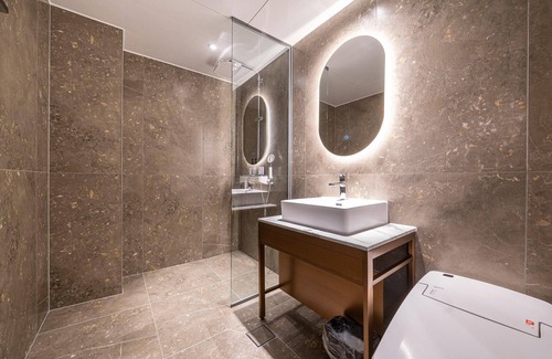 Sang-dong Hotel | Eco-Friendly Bucheon Fjord Hotel with Family Amenities