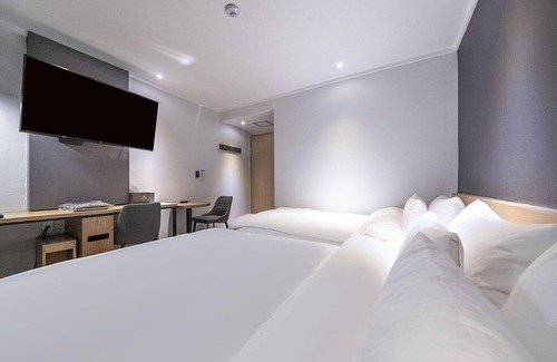 Bucheon Hotel | Eco-Friendly Bucheon Renee: Kid-Friendly Stay with Breakfast