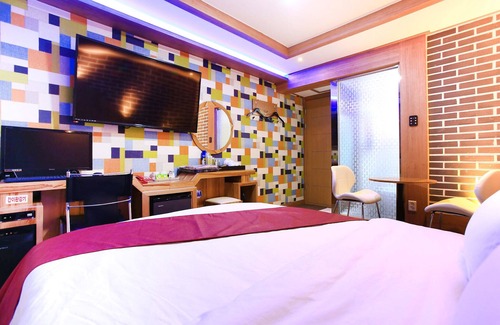Bucheon Hotel | Eco-Friendly Getaway at Bucheon Some with Hot Tub