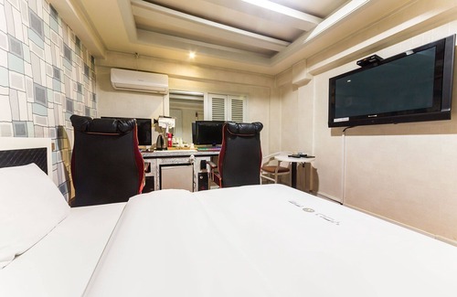 Bucheon Hotel | Eco-Friendly Stay at Bucheon You&me with Breakfast Included