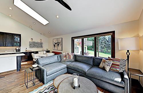 Avon Apartment | Unforgettable Stay at Buck Creek C203 - 10/10 Guest Rated!