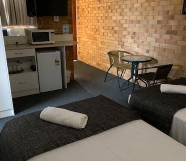 Warwick Hotel | Discover Buckaroo Motor Inn: Family-Friendly with Pool Access