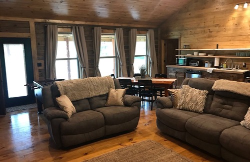 Combs Cabin | Discover BUCKEYE Lodge on the Scenic Pig Trail Highway