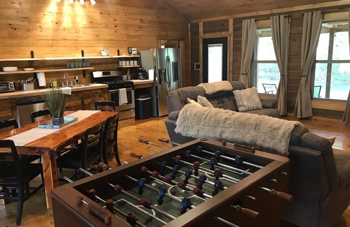 Combs Cabin | Discover BUCKEYE Lodge on the Scenic Pig Trail Highway