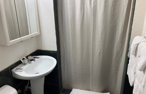 Buckeye Hotel | Budget-Friendly Stay at Buckeye Motor Hotel with Breakfast