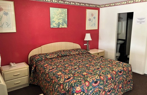 Buckeye Hotel | Budget-Friendly Stay at Buckeye Motor Hotel with Breakfast