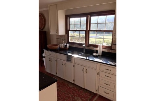 Thomasville House | Tranquil BuckHaven Countryside Retreat with Fishing Pond