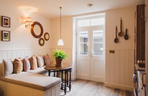 Broadstairs Apartment | Cozy Buckingham Mews Pebble Cottage with Oceanfront Views