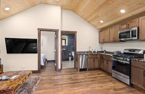 Buckley Apartment | Explore Buckley Lodging: Guest Rated 10/10 with Breakfast