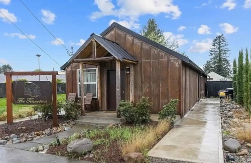 Buckley Apartment | Explore Buckley Lodging: Guest Rated 10/10 with Breakfast