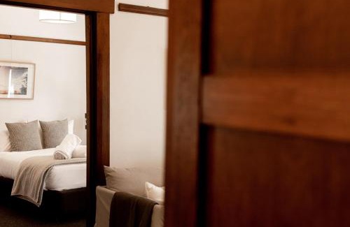 Battery Point Apartment | Discover Buckley's Rest - Family-Friendly Apartment Retreat