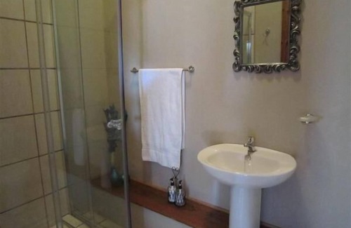 Smithfield House | Family-Friendly Buckleys Guest Accommodation with Kitchen