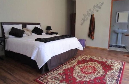 Smithfield House | Family-Friendly Buckleys Guest Accommodation with Kitchen