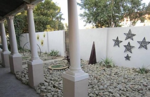 Smithfield House | Family-Friendly Buckleys Guest Accommodation with Kitchen