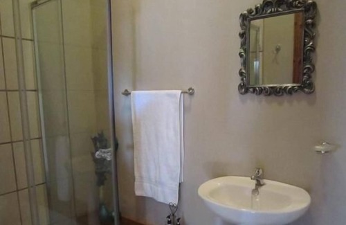 Smithfield House | Family-Friendly Buckleys Guest Accommodation with Kitchen