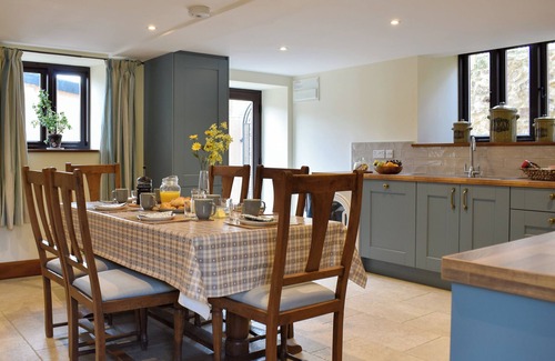 Northleigh Cabin | Idyllic 4-Bedroom Retreat in Northleigh, Near Honiton