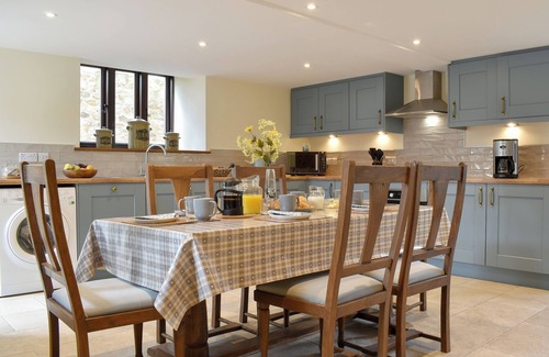 Northleigh Cabin | Idyllic 4-Bedroom Retreat in Northleigh, Near Honiton
