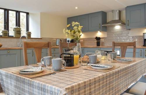 Northleigh Cabin | Idyllic 4-Bedroom Retreat in Northleigh, Near Honiton