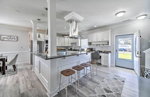 Buckroe Beach Cottage | Ideal Buckroe Family Home: Steps from the Beach!