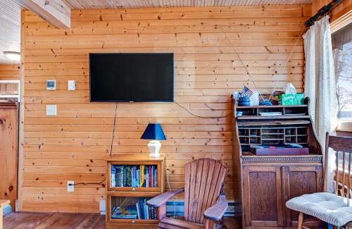 Three Lakes House | Explore Bucky's PineIsle Retreat: Family-Friendly Getaway