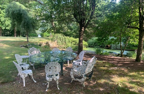Pine Bush House | Charming Federalist Retreat with Pool Near Millbrook, NY
