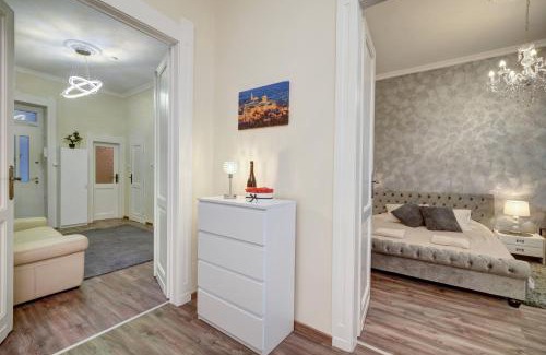 Krisztinavaros Apartment | Highly Rated Buda Center Apartment: Perfect for Families