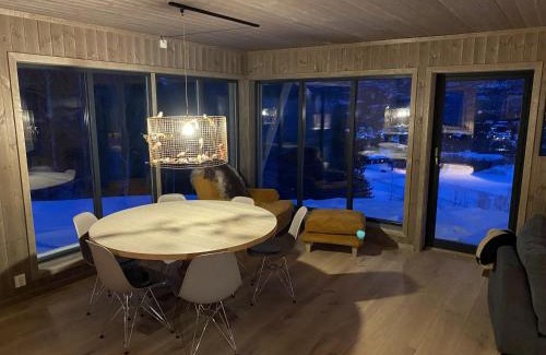 Geilo House | Budalstølen: Modern Cabin with Central Location & Family-Friendly