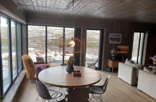 Geilo House | Budalstølen: Modern Cabin with Central Location & Family-Friendly
