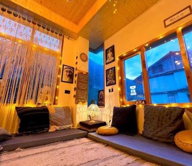 Kasol Hotel | Family-Friendly Buddha House 2 with Relaxing Hot Tub