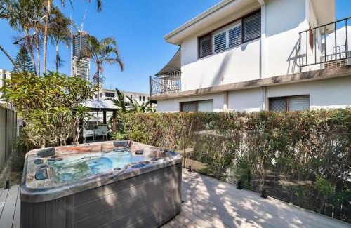 Surfers Paradise Villa | Discover Comfort at Budds Villa 1 By Khove - Family Haven