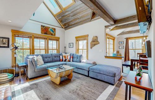 Boothbay Harbor Apartment | Experience Buddy's Barrel House: Family and Pet Friendly Retreat