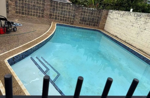Robertson Condo | Budget 1-Bed Studio Near Top Malls & Transit!