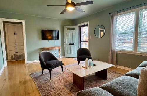 Midwest City House | Cozy 2BR Summer Retreat with Pet-Friendly Perks
