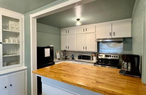 Midwest City House | Cozy 2BR Summer Retreat with Pet-Friendly Perks
