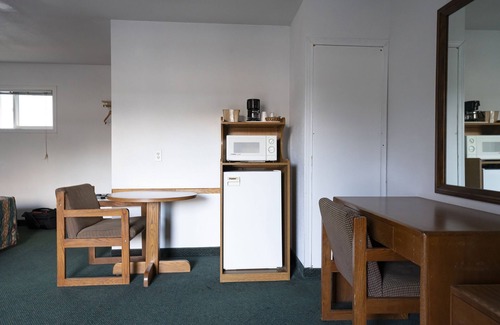 John Day Hotel | Affordable 8 Motel John Day with Breakfast & Family-Friendly Amenities