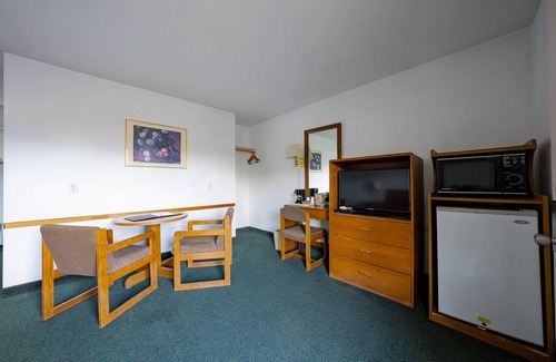 John Day Hotel | Affordable 8 Motel John Day with Breakfast & Family-Friendly Amenities