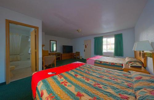 John Day Hotel | Budget-Friendly Stay at 8 Motel: Pet & Child Friendly