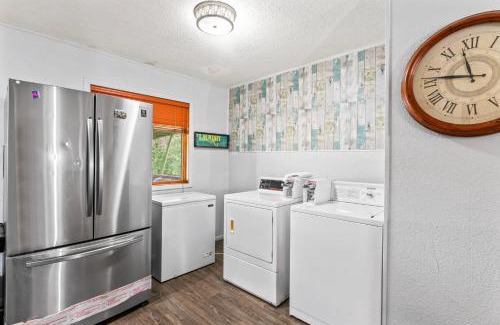 Russian Jack Park House | Budget Compact Stay On 6th Ave