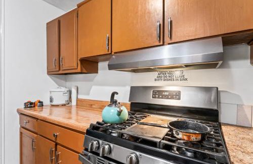 Russian Jack Park House | Budget Compact Stay On 6th Ave