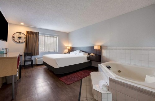 Ontario Hotel | Budget-Friendly Retreat in Ontario: Pool & Free Breakfast