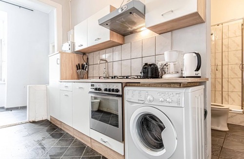 Rudolfsheim-Funfhaus Apartment | Affordable 2+1 Haven: Family-Friendly Retreat in Central Vienna
