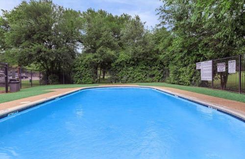 Southridge Apartment | Budget-friendly 2bd Apartment I Free Parking