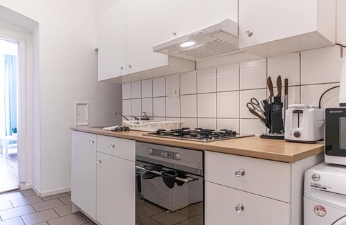 Rudolfsheim-Funfhaus Apartment | Cozy 2BR Apartment in Prime Location for Budget Travelers