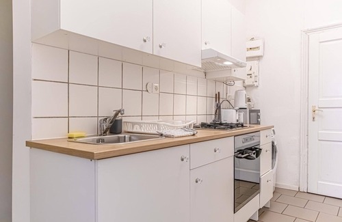 Rudolfsheim-Funfhaus Apartment | Cozy 2BR Apartment in Prime Location for Budget Travelers
